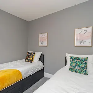  Holiday home Funky 3bedroom House Next To Station United Kingdom
