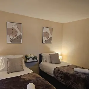  Apartment Warm Contractor-friendly United Kingdom